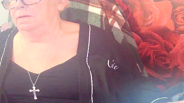 Snapshot of Playful_MILF_Demi chatting on 04.20.26 Playful MILF Demi online show from 04.20.26