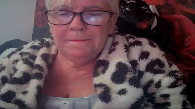 Snapshot of Playful_MILF_Demi chatting on 04.30.26 Playful MILF Demi online show from 04.30.26