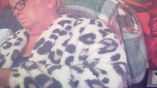 Snapshot of Playful_MILF_Demi chatting on 05.03.26 Playful MILF Demi online show from 05.03.26