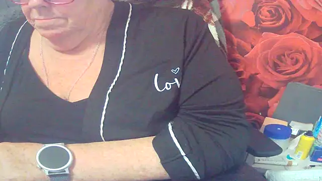 Snapshot of Playful_MILF_Demi chatting on 05.13.26 Playful MILF Demi online show from 05.13.26