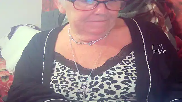 Snapshot of Playful_MILF_Demi chatting on 05.14.26 Playful MILF Demi online show from 05.14.26