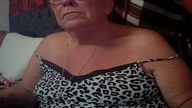Snapshot of Playful_MILF_Demi chatting on 05.27.26 Playful MILF Demi online show from 05.27.26