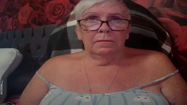 Snapshot of Playful_MILF_Demi chatting on 05.28.26 Playful MILF Demi online show from 05.28.26