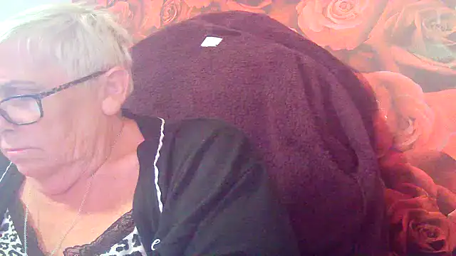 Snapshot of Playful_MILF_Demi chatting on 05.31.26 Playful MILF Demi online show from 05.31.26