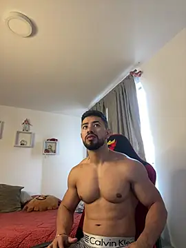 Ezzio Scolaro online show from 02.18.26