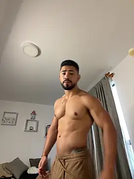 Ezzio Scolaro online show from 03.04.26