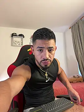 Ezzio Scolaro online show from 04.17.26