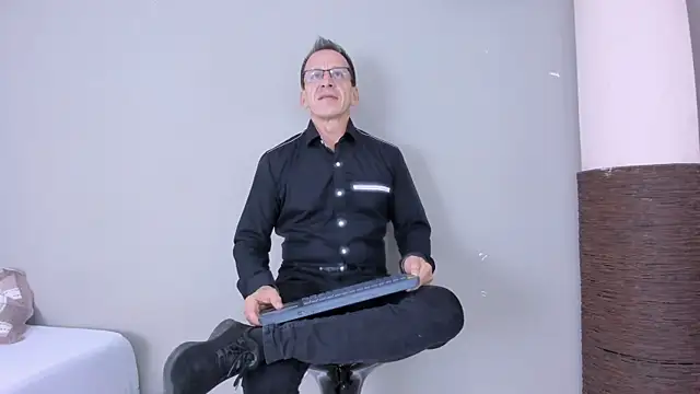  axelking  online show from 11.10.25