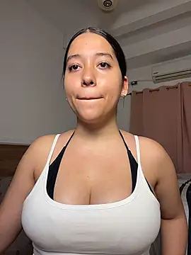 Snapshot of Nhefertary chatting on 04.15.26 Nhefertary online show from 04.15.26