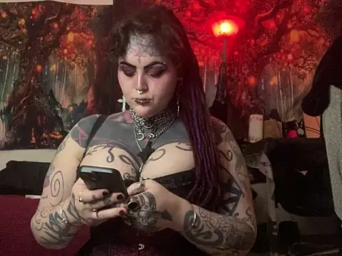 Snapshot of nyxvelon chatting on 03.15.26 nyxvelon online show from 03.15.26