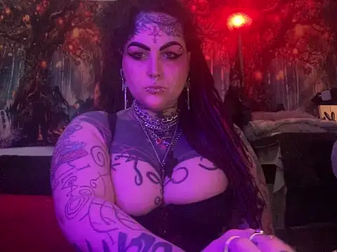 Snapshot of nyxvelon chatting on 04.08.26 nyxvelon online show from 04.08.26