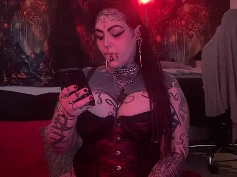 Snapshot of nyxvelon chatting on 04.10.26 nyxvelon online show from 04.10.26