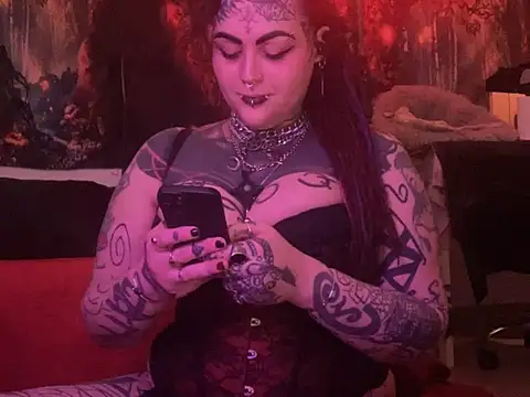 Snapshot of nyxvelon chatting on 04.12.26 nyxvelon online show from 04.12.26