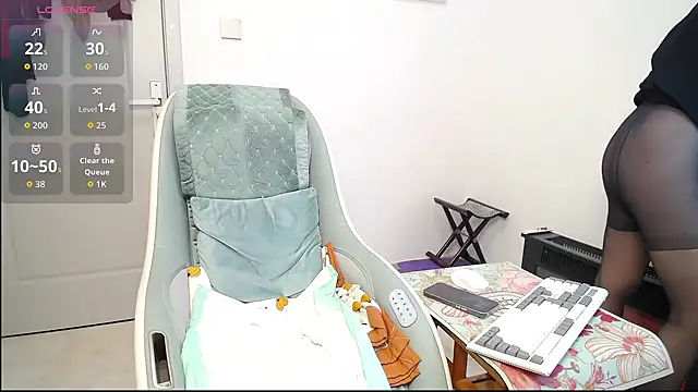 Snapshot of selinajuan chatting on 11.29.25 selinajuan online show from 11.29.25