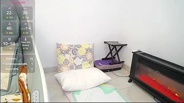 Snapshot of selinajuan chatting on 12.04.25 selinajuan online show from 12.04.25