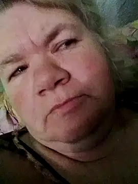 Snapshot of LusiyaGold5 chatting on 10.19.25 LusiyaGold5 online show from 10.19.25