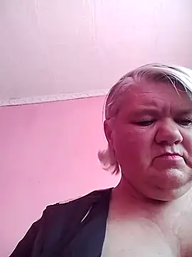 Snapshot of LusiyaGold5 chatting on 10.23.25 LusiyaGold5 online show from 10.23.25