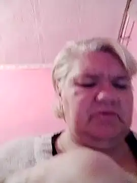 Snapshot of LusiyaGold5 chatting on 10.29.25 LusiyaGold5 online show from 10.29.25