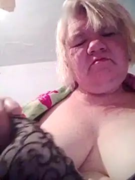 Snapshot of LusiyaGold5 chatting on 11.01.25 LusiyaGold5 online show from 11.01.25