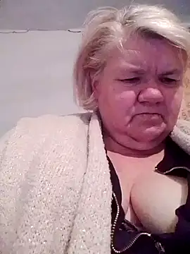 Snapshot of LusiyaGold5 chatting on 11.12.25 LusiyaGold5 online show from 11.12.25