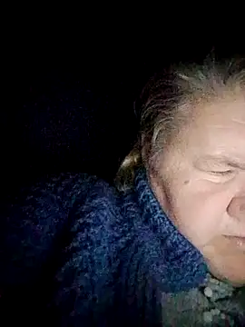 Snapshot of LusiyaGold5 chatting on 11.21.25 LusiyaGold5 online show from 11.21.25