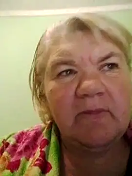 Snapshot of LusiyaGold5 chatting on 11.22.25 LusiyaGold5 online show from 11.22.25