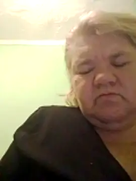 Snapshot of LusiyaGold5 chatting on 11.26.25 LusiyaGold5 online show from 11.26.25