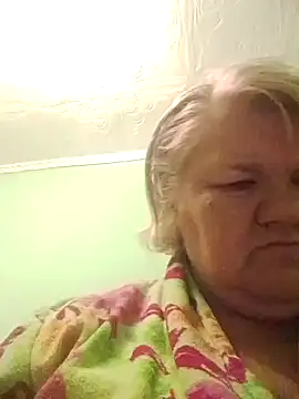 Snapshot of LusiyaGold5 chatting on 11.28.25 LusiyaGold5 online show from 11.28.25