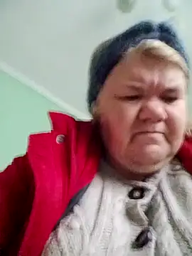 Snapshot of LusiyaGold5 chatting on 12.04.25 LusiyaGold5 online show from 12.04.25