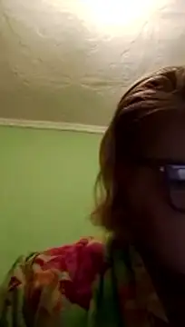 Snapshot of LusiyaGold5 chatting on 12.14.25 LusiyaGold5 online show from 12.14.25