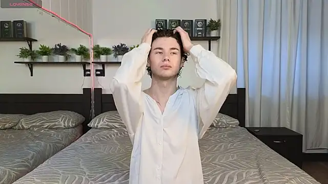 Snapshot of Cute_Mike chatting on 02.08.26 Cute Mike online show from 02.08.26