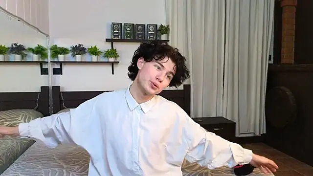 Snapshot of Cute_Mike chatting on 02.12.26 Cute Mike online show from 02.12.26