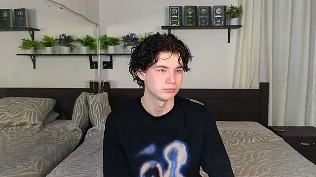 Snapshot of Cute_Mike chatting on 02.14.26 Cute Mike online show from 02.14.26