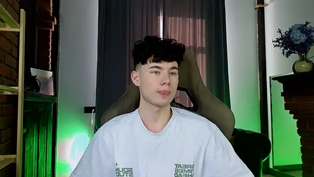 Snapshot of Cute_Mike chatting on 02.19.26 Cute Mike online show from 02.19.26