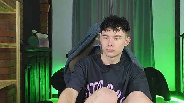 Snapshot of Cute_Mike chatting on 02.22.26 Cute Mike online show from 02.22.26