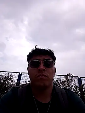 Snapshot of EithanFuckboys chatting on 10.27.25 EithanFuckboys online show from 10.27.25