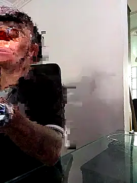 Snapshot of EithanFuckboys chatting on 10.28.25 EithanFuckboys online show from 10.28.25