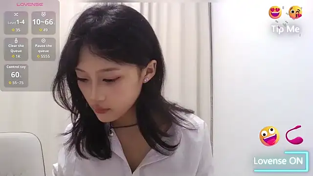 Snapshot of NINI1115 chatting on 06.11.26 NINI1115 online show from 06.11.26