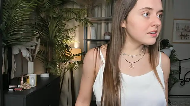 Snapshot of ThelmaJusto chatting on 10.26.25 ThelmaJusto online show from 10.26.25