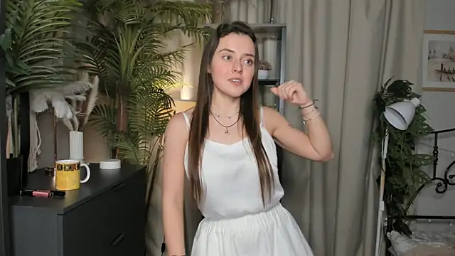 Snapshot of ThelmaJusto chatting on 10.27.25 ThelmaJusto online show from 10.27.25