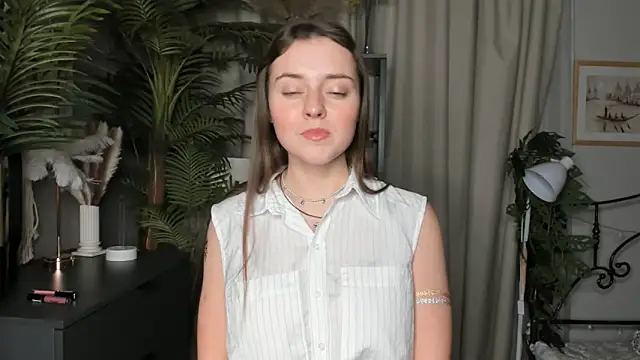 Snapshot of ThelmaJusto chatting on 11.01.25 ThelmaJusto online show from 11.01.25