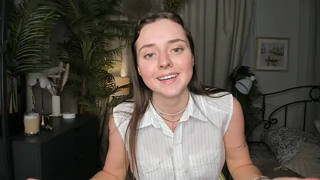 Snapshot of ThelmaJusto chatting on 11.02.25 ThelmaJusto online show from 11.02.25