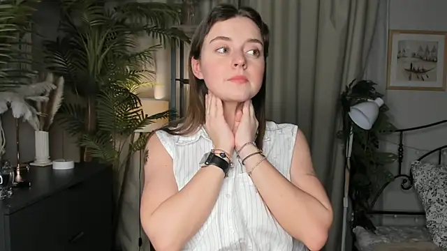 Snapshot of ThelmaJusto chatting on 11.03.25 ThelmaJusto online show from 11.03.25