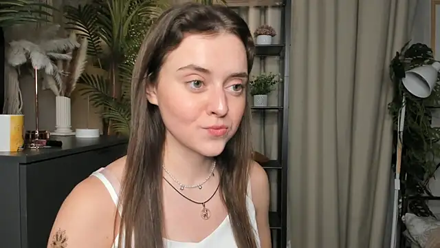 Snapshot of ThelmaJusto chatting on 11.06.25 ThelmaJusto online show from 11.06.25