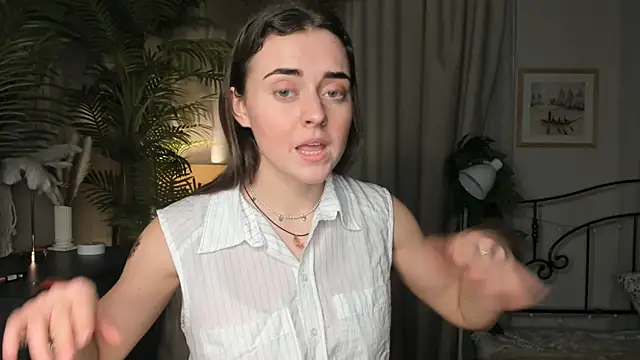 Snapshot of ThelmaJusto chatting on 11.08.25 ThelmaJusto online show from 11.08.25