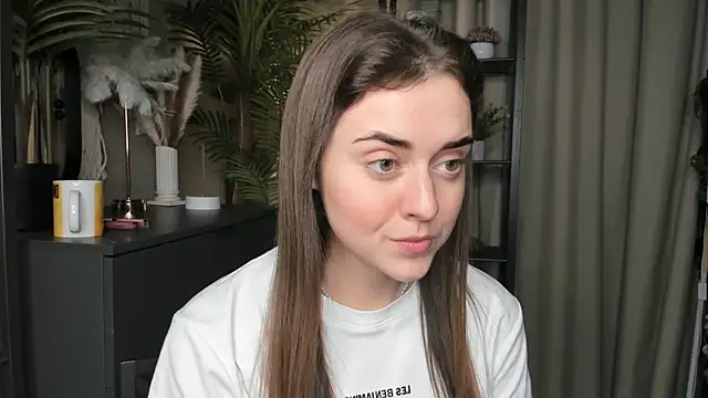 Snapshot of ThelmaJusto chatting on 11.09.25 ThelmaJusto online show from 11.09.25