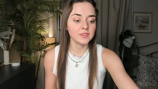 Snapshot of ThelmaJusto chatting on 11.15.25 ThelmaJusto online show from 11.15.25