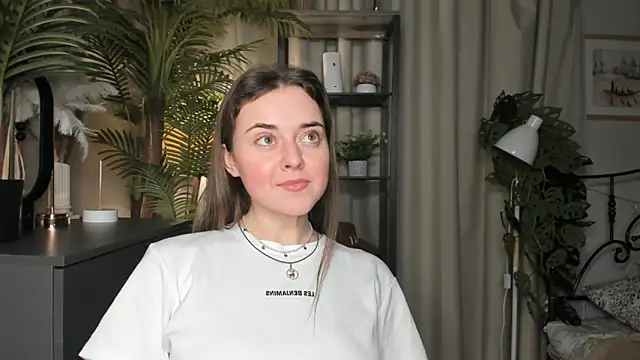 Snapshot of ThelmaJusto chatting on 11.22.25 ThelmaJusto online show from 11.22.25