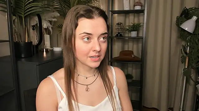 Snapshot of ThelmaJusto chatting on 11.27.25 ThelmaJusto online show from 11.27.25