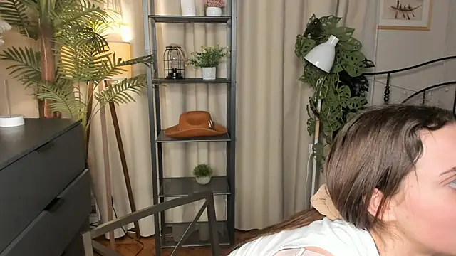 Snapshot of ThelmaJusto chatting on 11.28.25 ThelmaJusto online show from 11.28.25